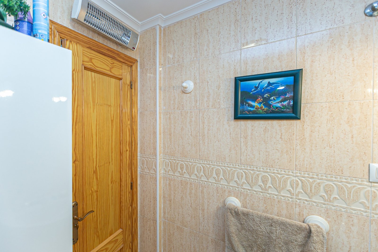 Wir präsentieren Ihnen dieses fantastische Bungalow in der obersten Etage im exklusiven, geschlossenen Wohnkomplex Zeniamar III, einer der gefragtest