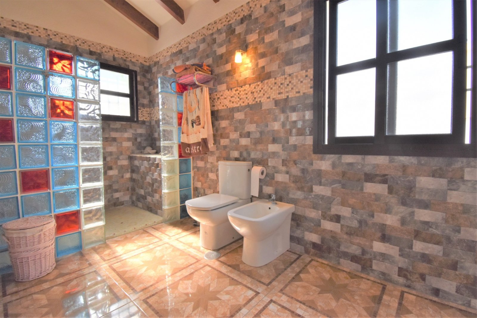 This South Facing, Absolutely Stunning, Four Bedroom, Detached Villa in Villamartin, is located just a couple of minutes drive from the Villamartin