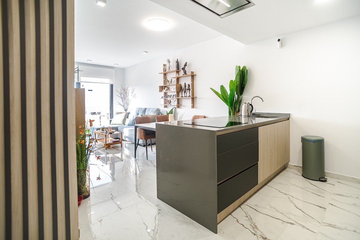 Modernes Penthouse mit riesigem Solarium in Orihuela Costa zu verkaufen Entdecken Sie dieses atemberaubende, nahezu neue Penthouse im Herzen von Ori