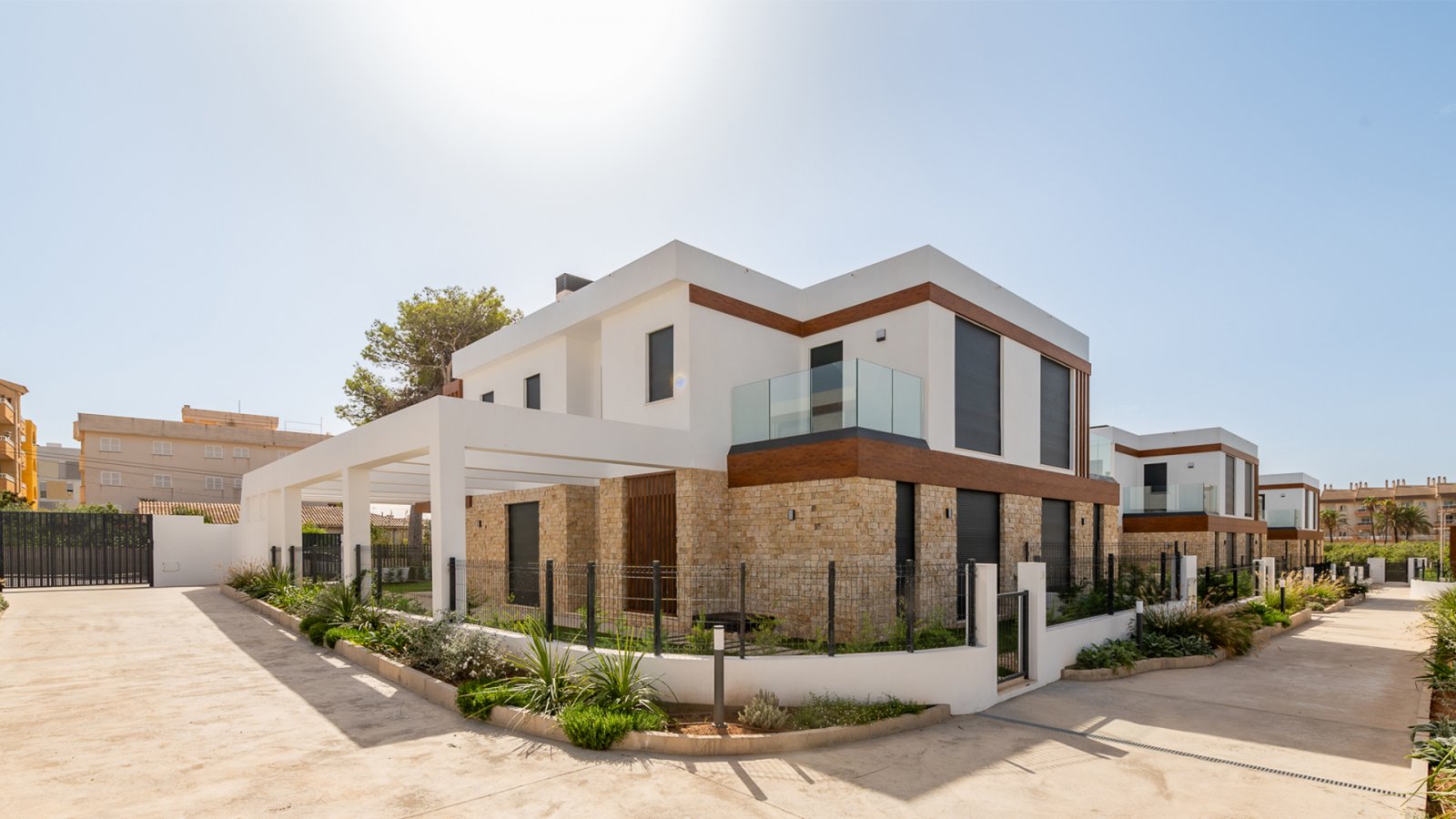 Luz de Cala Ratjada ist ein luxuriöses Wohnprojekt im östlichsten Teil der Insel Mallorca, in der Gemeinde Cala Rajtada und in einer einzigartigen Um