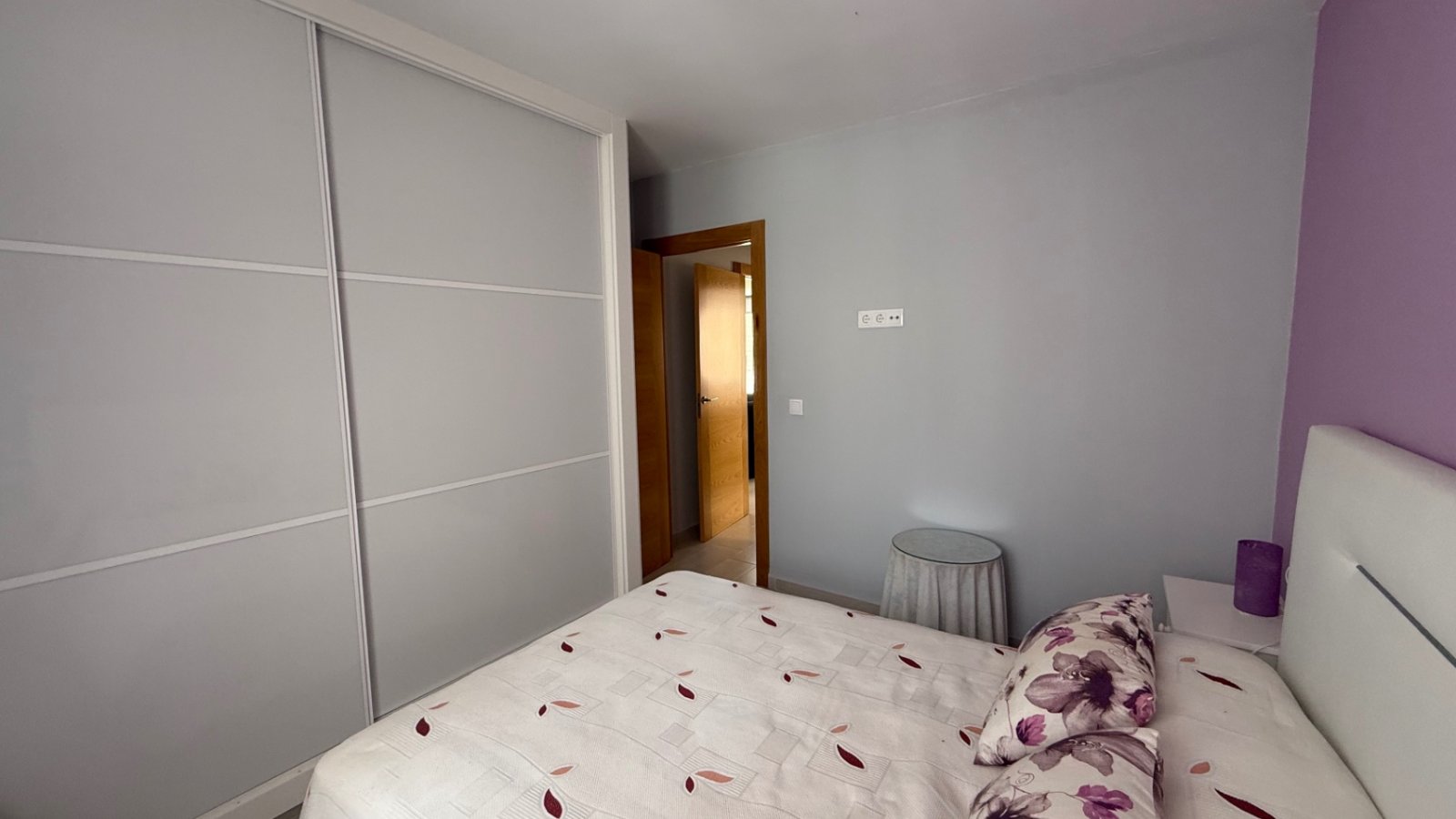 Komplett renovierte Wohnung in erster Meereslinie mit 3 Schlafzimmern.

Entdecken Sie die perfekte Mischung aus Luxus, Kom
