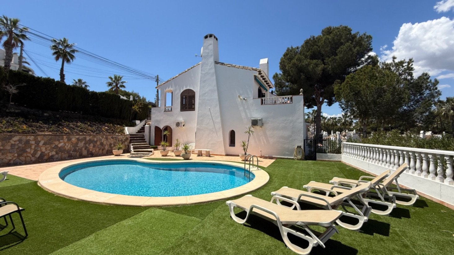 Charmantes Einfamilienhaus in Orihuela CostaDieses atemberaubende Einfamilienhaus in der malerischen Stadt Orihuela, Alicante, bietet ein außergewöhn