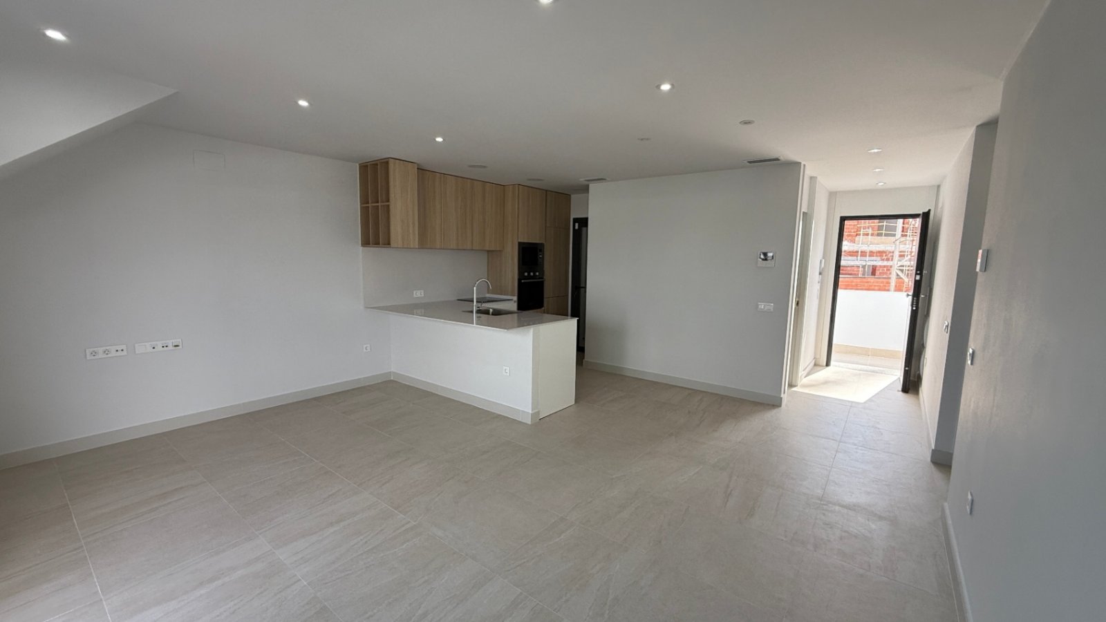 In der faszinierenden Stadt Torrevieja gelegen, verspricht dieses moderne Apartment der ideale Rückzugsort für diejenigen zu sein, die einen komforta