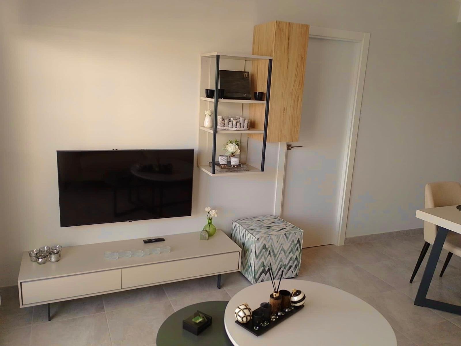 Charming Apartment in Orihuela
Welcome to this delightful two-bedroom apartment located in the picturesque area of Costa Blanca Sur, Orihu