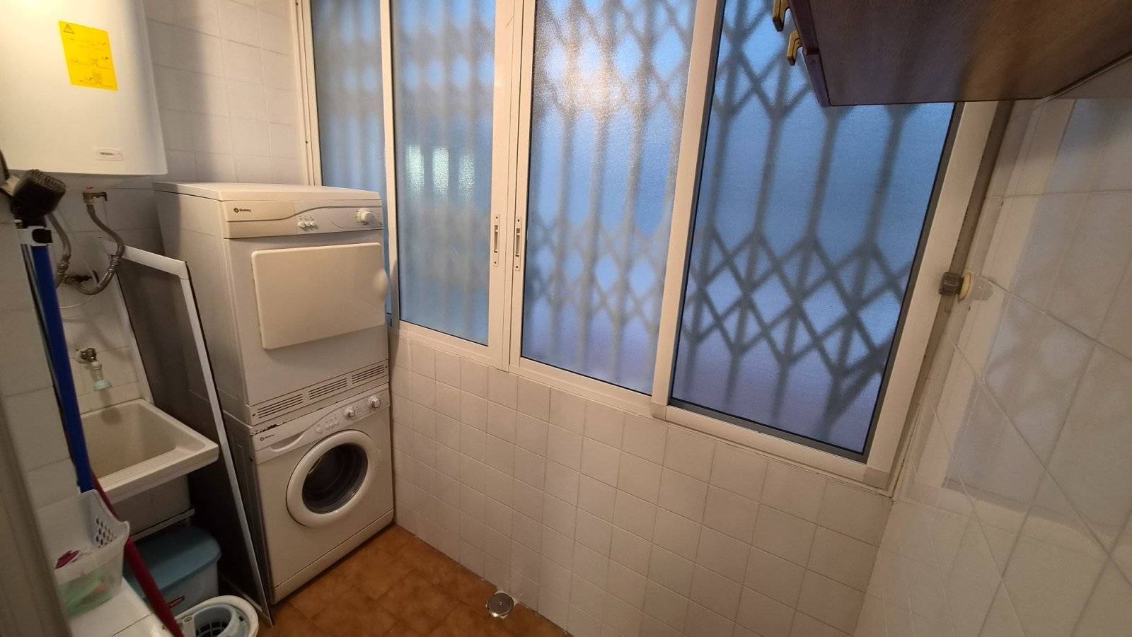 Wir präsentieren Ihnen diese spektakuläre, renovierte Wohnung im Herzen von Torrevieja, nur wenige Schritte vom neuen Yachthafen Paseo del Mar entfer