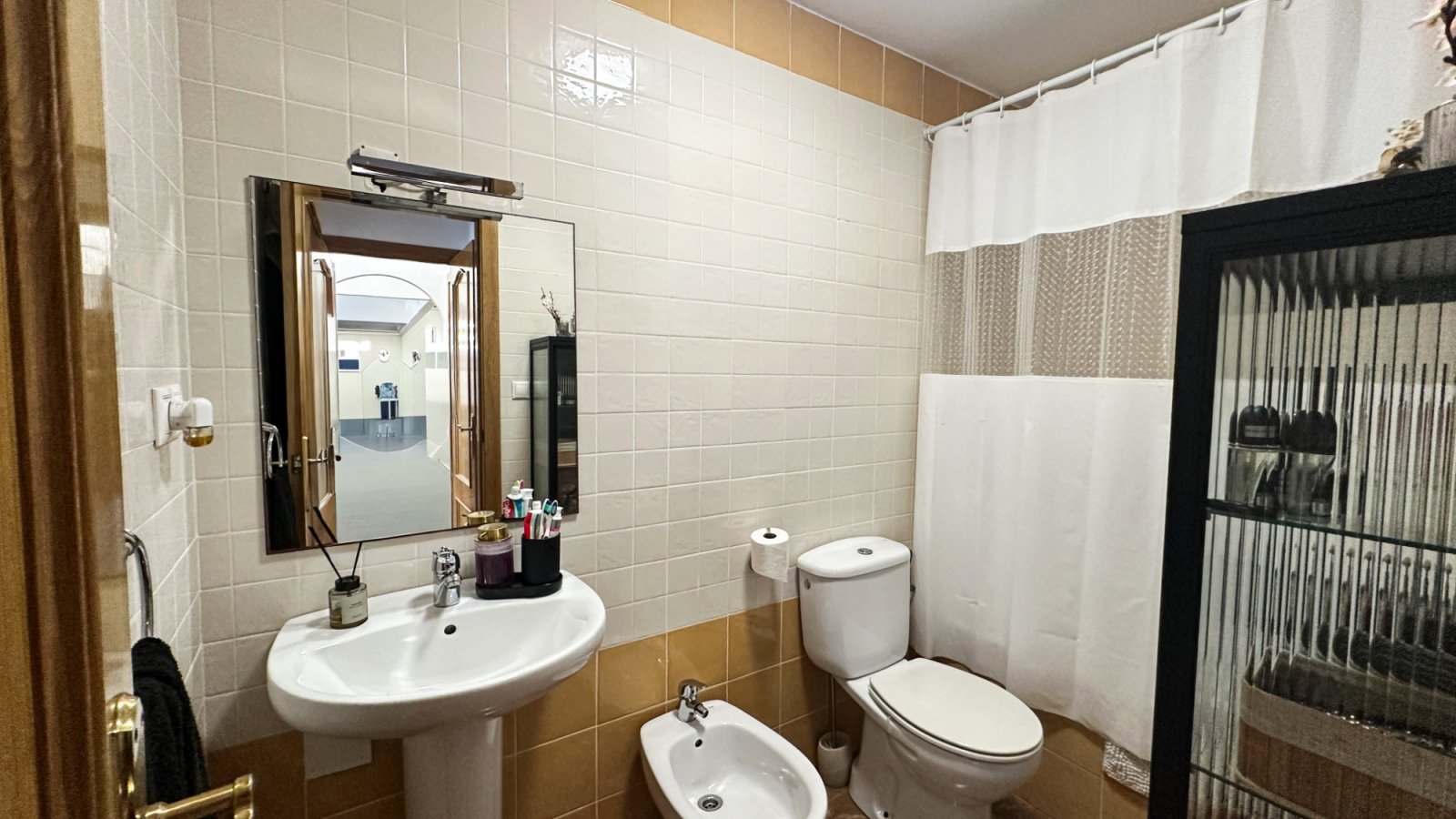 Renovierte Wohnung in der Nähe des Yachthafens Guardamar del Segura zu verkaufen.

Diese renovierte 2-Zimmer-Wohnung mit 2