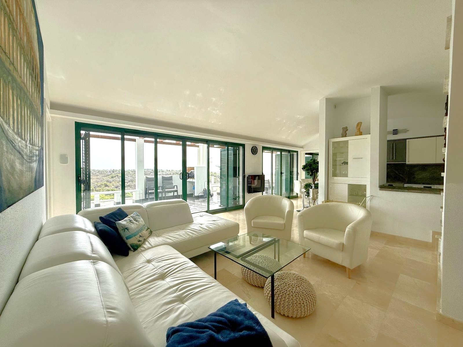   Beautifully presented penthouse with excellent views from the 50 m2 large terrace all along the open plan living, dining and kitchen area.