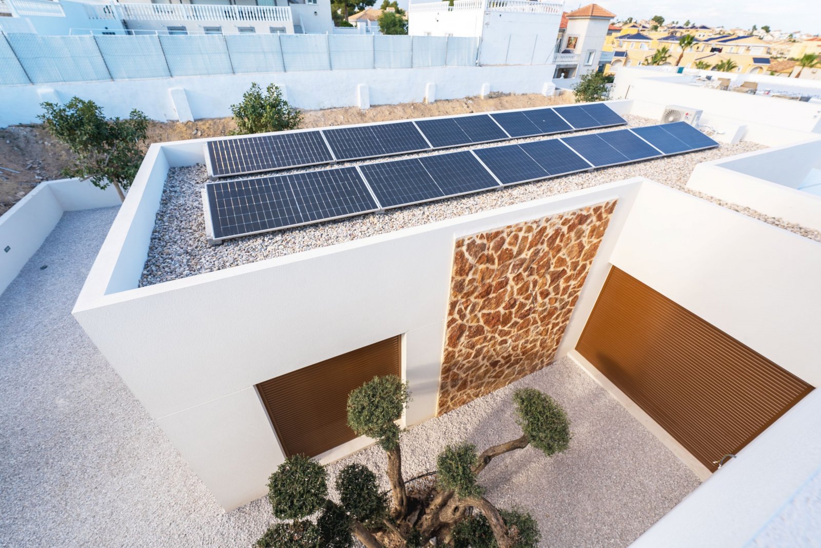 In der prestigeträchtigen Gegend von Ciudad Quesada gelegen, bieten diese exklusiven Villen eine Umgebung von Luxus und Komfort. Mit nur zwei verfügb