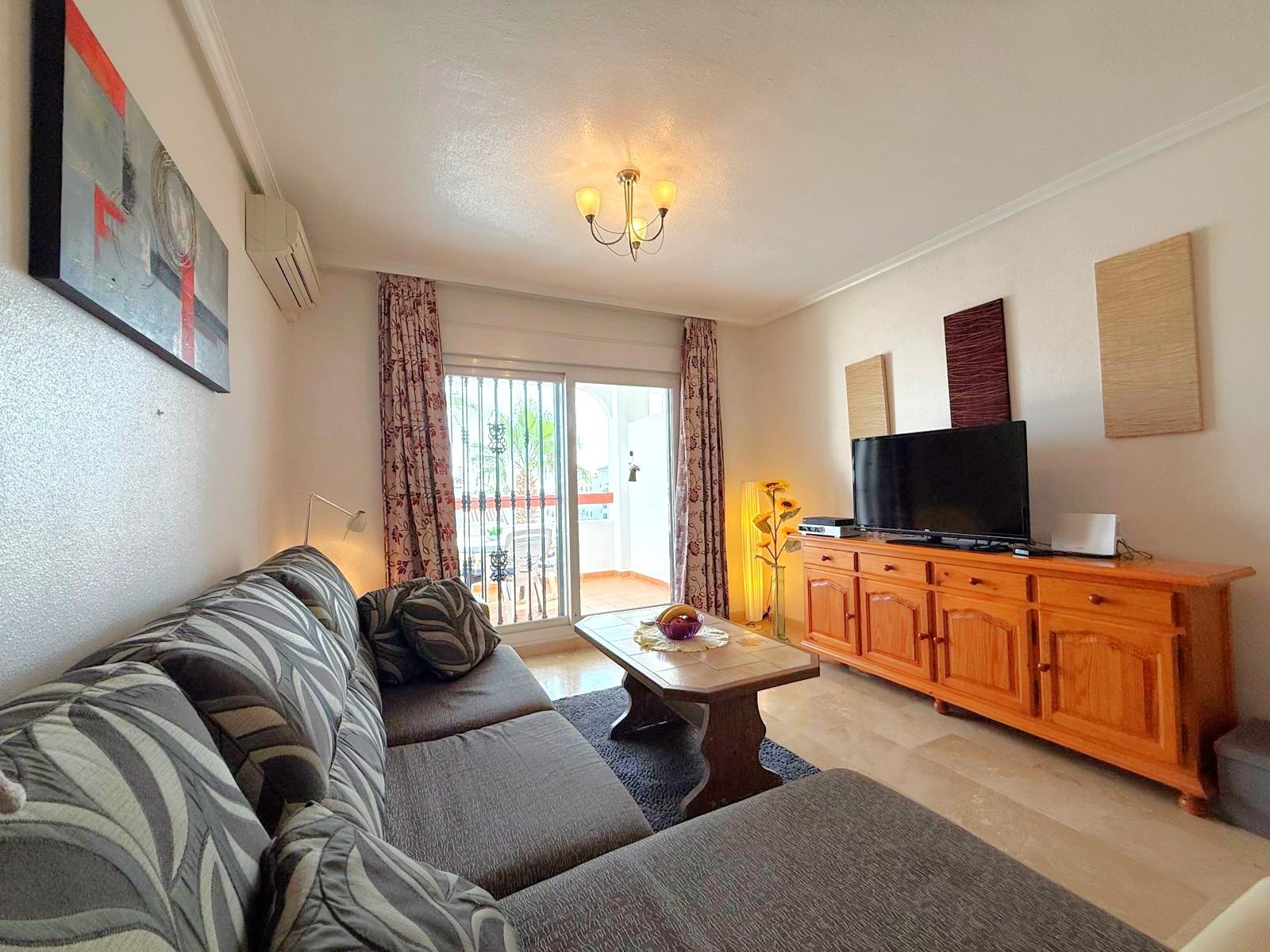 This 74m2 apartment offers a lovely balcony (8m2) with morning sun with views over the community gardens, 

Situated only