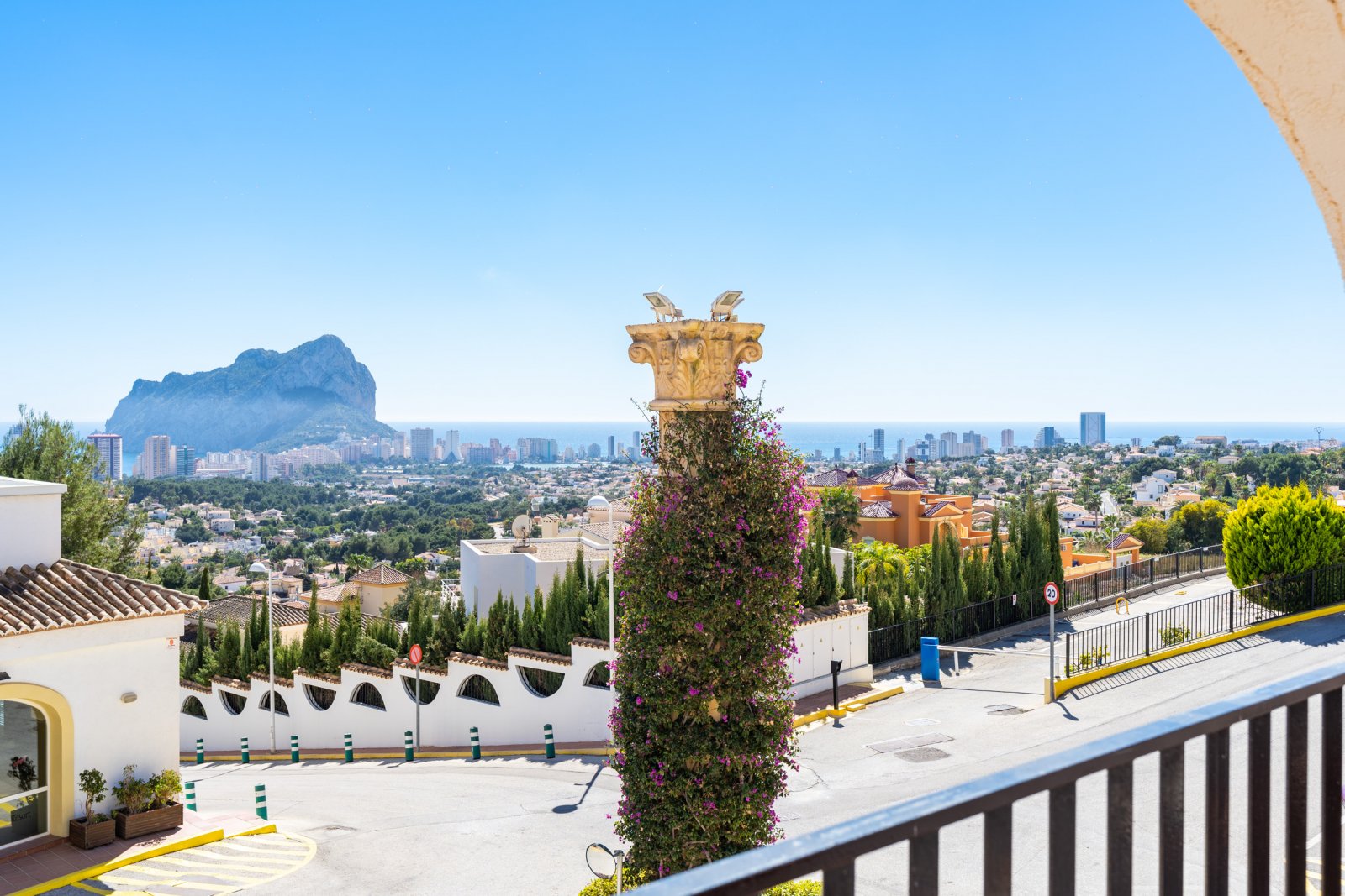  In der schönen Stadt Calpe gelegen, bietet diese Wohnanlage eine Vielzahl von Wohnmöglichkeiten, die auf unterschiedliche Bedürfnisse und Vorlieben z