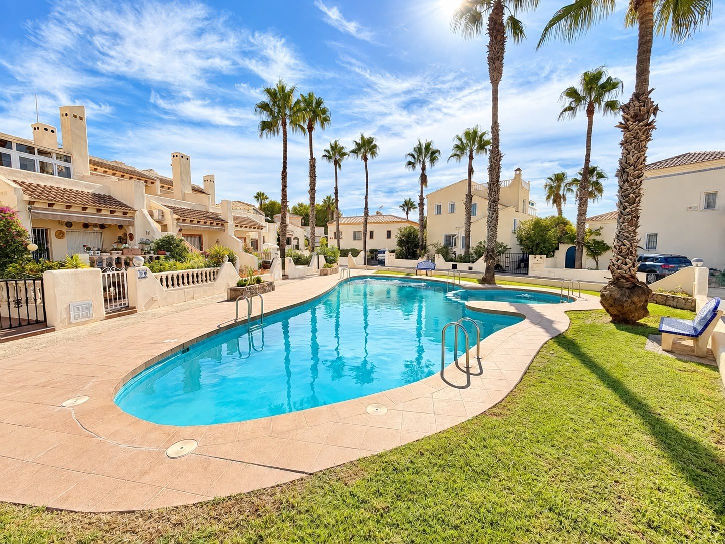   Today we are delighted to present this beautiful 2-bedroom, 2-bathroom apartment, ideally located on the highly sought-after Las Ramblas Golf Course