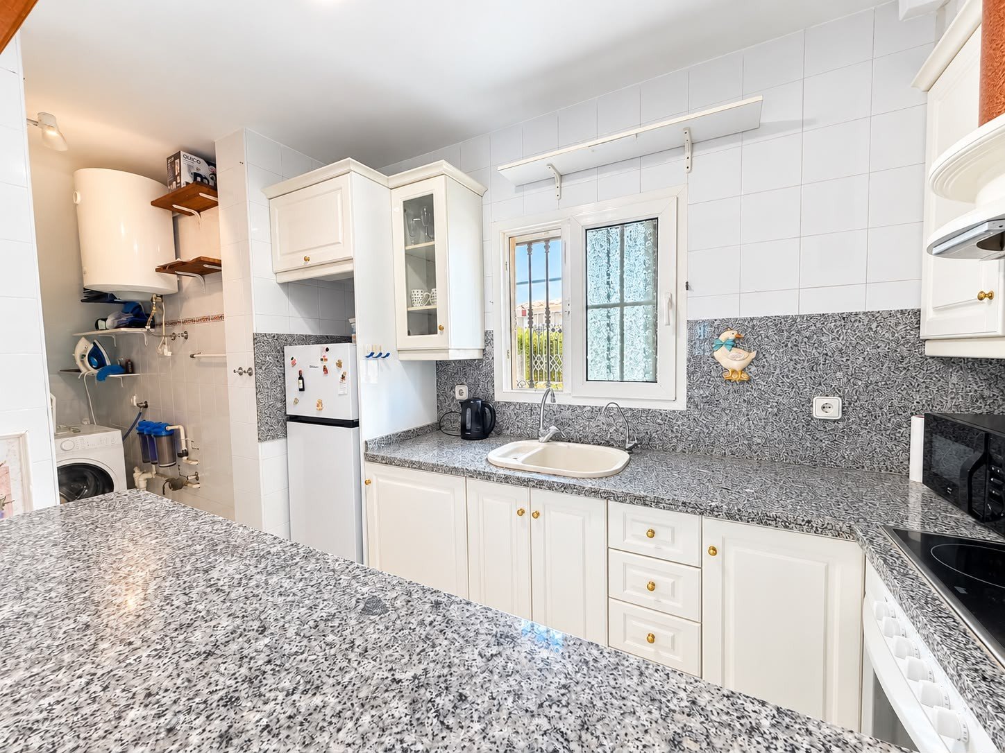   Today we are delighted to present this beautiful 2-bedroom, 2-bathroom apartment, ideally located on the highly sought-after Las Ramblas Golf Course