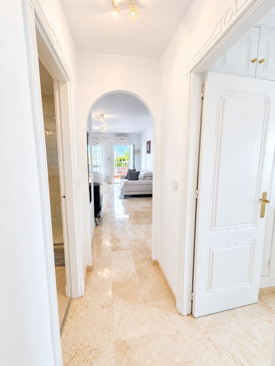   Today we are delighted to present this beautiful 2-bedroom, 2-bathroom apartment, ideally located on the highly sought-after Las Ramblas Golf Course