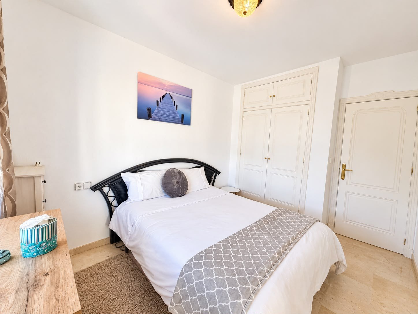   Today we are delighted to present this beautiful 2-bedroom, 2-bathroom apartment, ideally located on the highly sought-after Las Ramblas Golf Course
