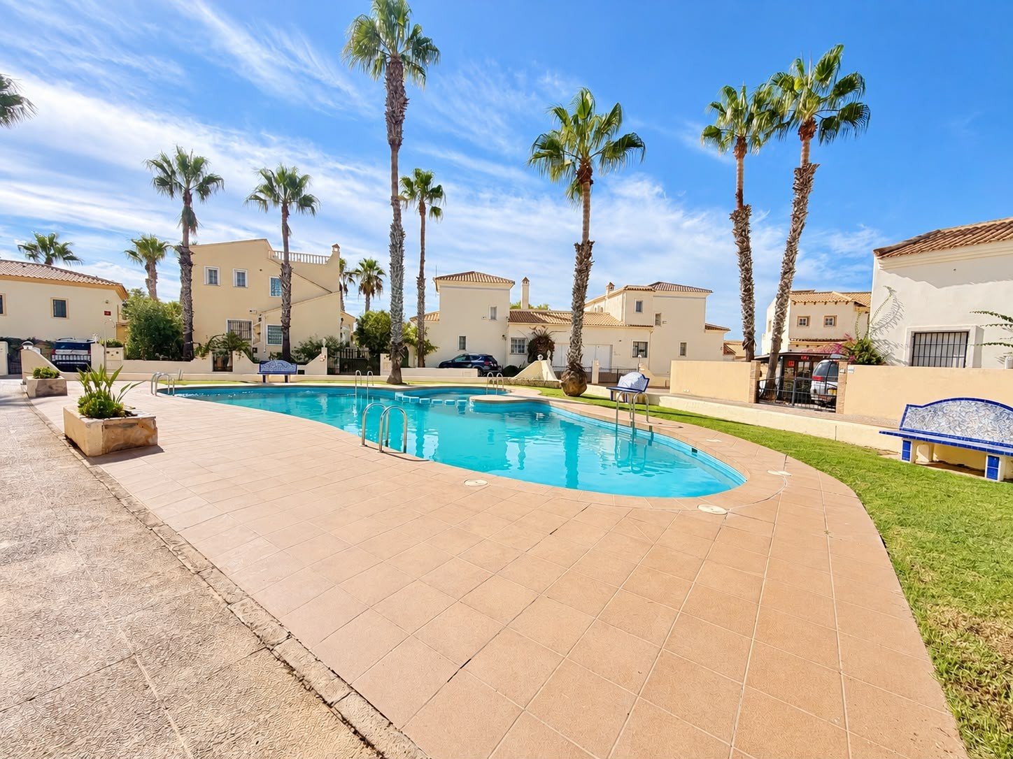  Today we are delighted to present this beautiful 2-bedroom, 2-bathroom apartment, ideally located on the highly sought-after Las Ramblas Golf Course