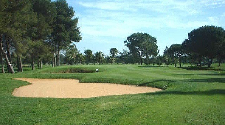  Today we are delighted to present this beautiful 2-bedroom, 2-bathroom apartment, ideally located on the highly sought-after Las Ramblas Golf Course