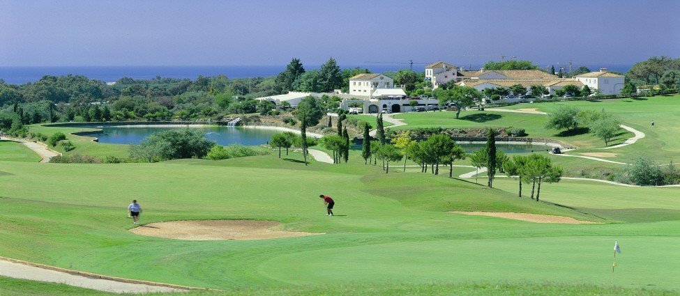  Today we are delighted to present this beautiful 2-bedroom, 2-bathroom apartment, ideally located on the highly sought-after Las Ramblas Golf Course