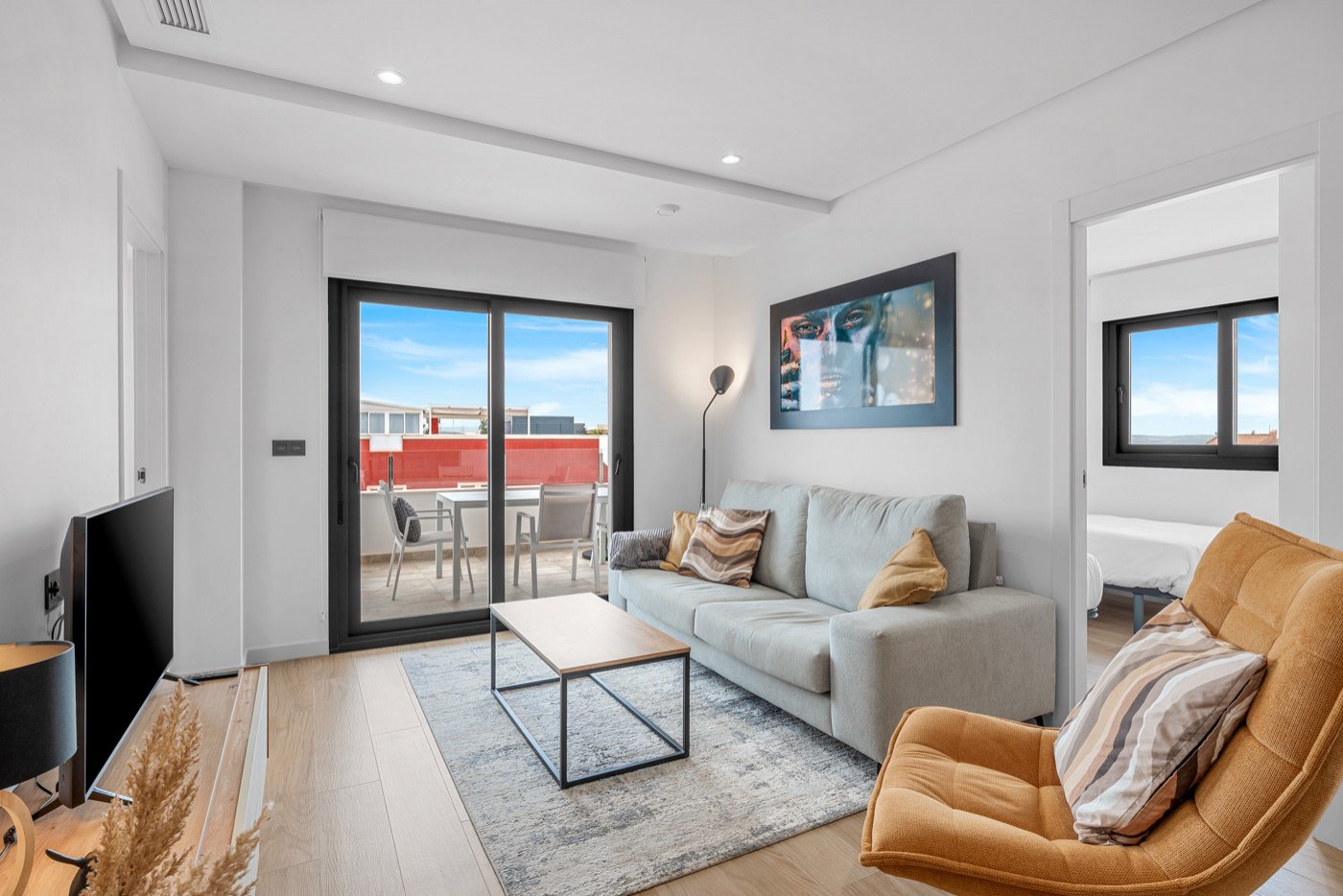 Diese moderne Wohnung befindet sich in der beliebten Wohnanlage Sunset Hills in Los Altos und bietet ideale Voraussetzungen, um Komfort und den entsp