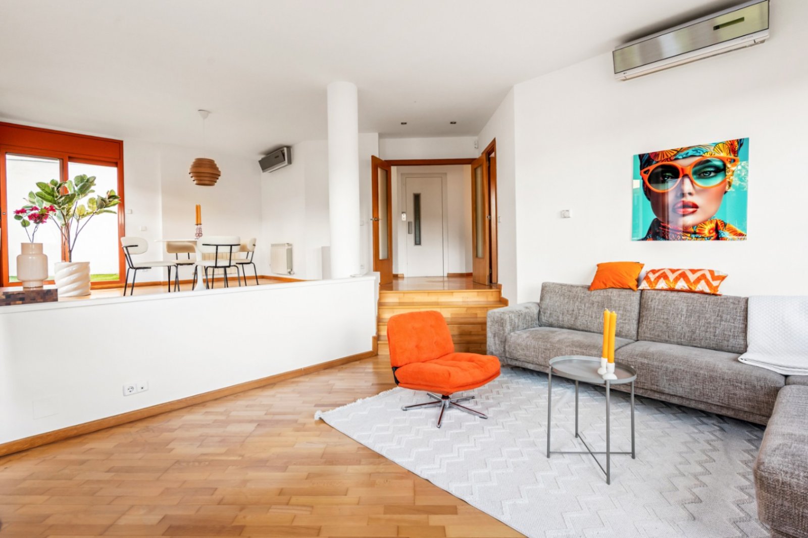 Villa Heidi ist eine charmante und moderne Residenz, die sich in Vallvidrera, einem der grünsten und ruhigsten Viertel Barcelonas, befindet. Vallvidre