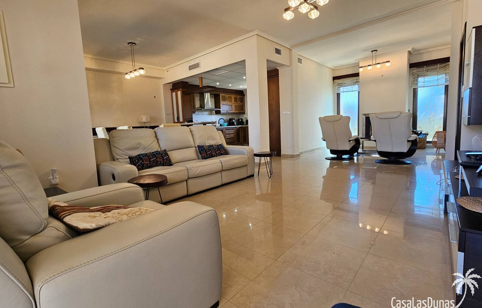 Wir sind stolz, Ihnen diese prächtige, perfekt gepflegte traditionelle spanische Villa anbieten zu können, die in einer prestigeträchtigen Gegend der