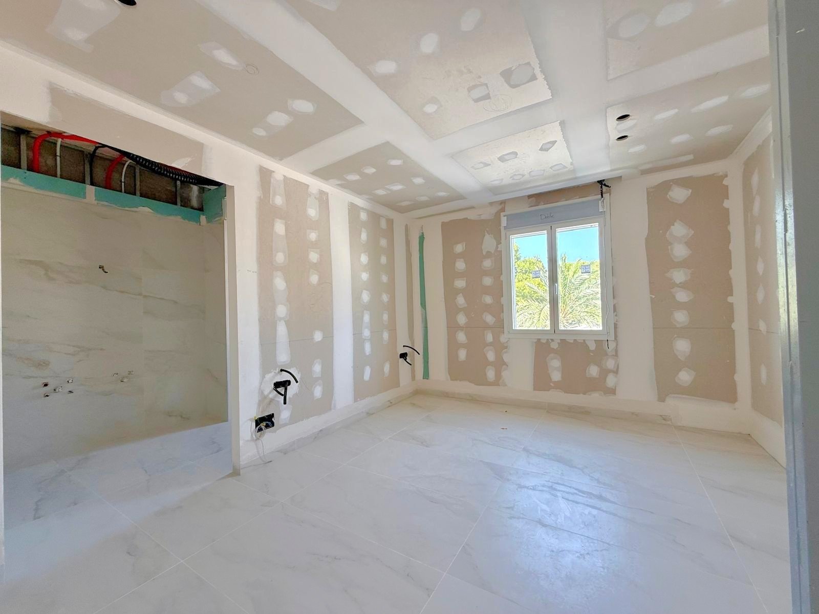 First line luxury villa under construction in Punta Prima
The first line plot of 1100 m2 with superb views over the Mediterranean sea 
