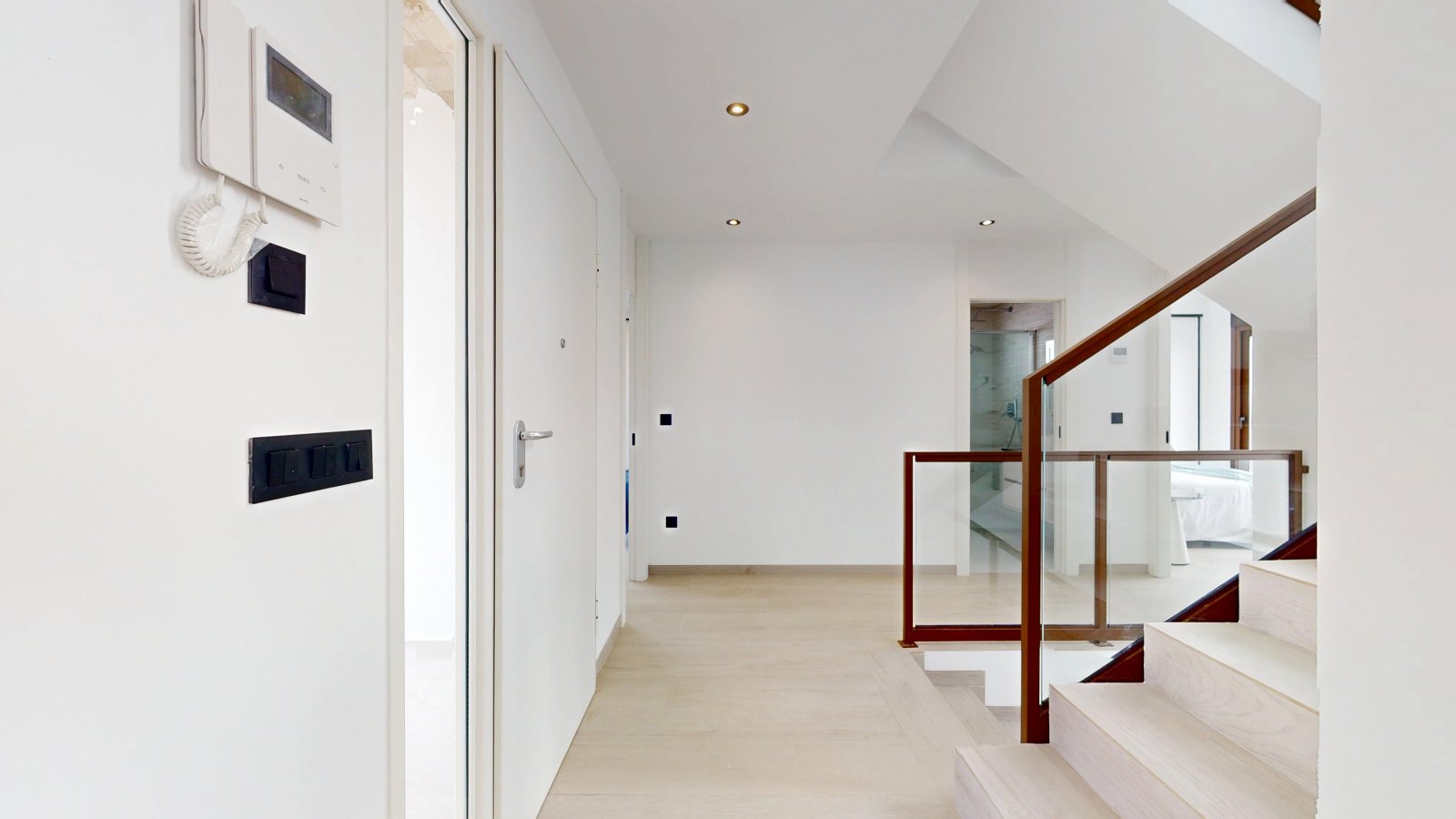 In der charmanten Stadt Finestrat gelegen, bietet dieses freistehende Chalet ein einzigartiges Wohnerlebnis mit Meerblick. Es ist für diejenigen konz