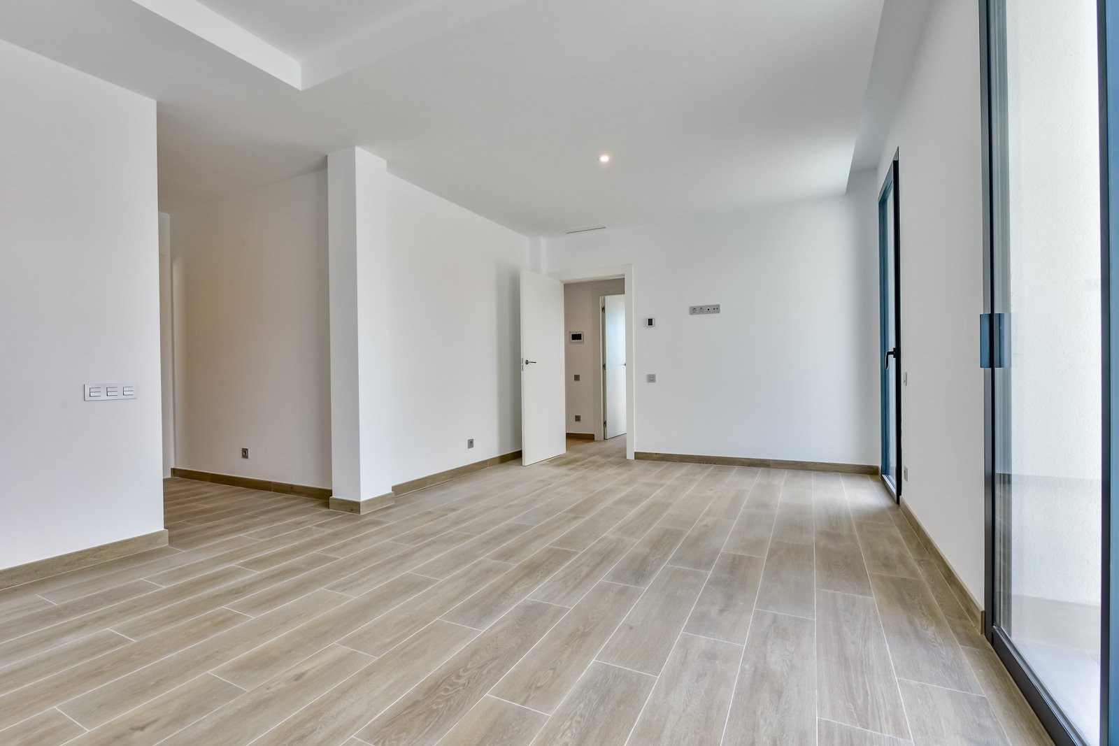 In der charmanten Stadt Finestrat gelegen, bietet diese Villa ein außergewöhnliches Wohnerlebnis. Mit Meerblick befindet sich diese Immobilie nur 5 k