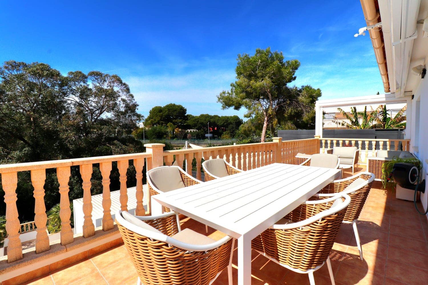 "Welcome to a three-story haven in Campoamor, just 500 meters from the sea! This spacious villa seamlessly blends luxury, comfort, and proximit