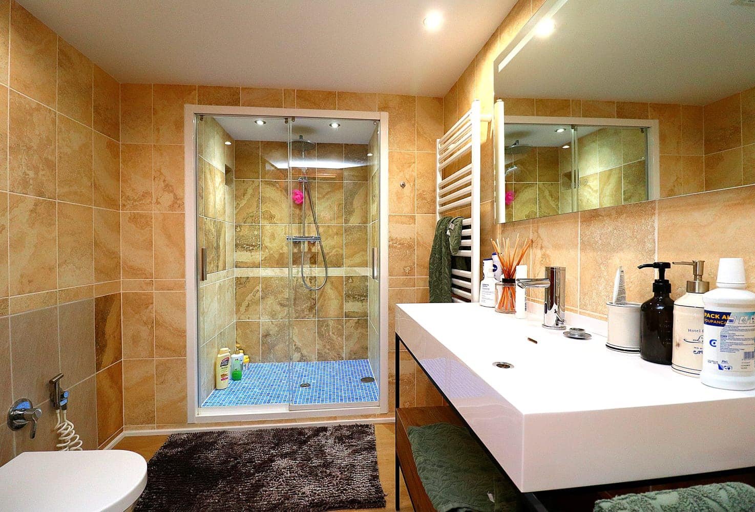 "Welcome to a three-story haven in Campoamor, just 500 meters from the sea! This spacious villa seamlessly blends luxury, comfort, and proximit