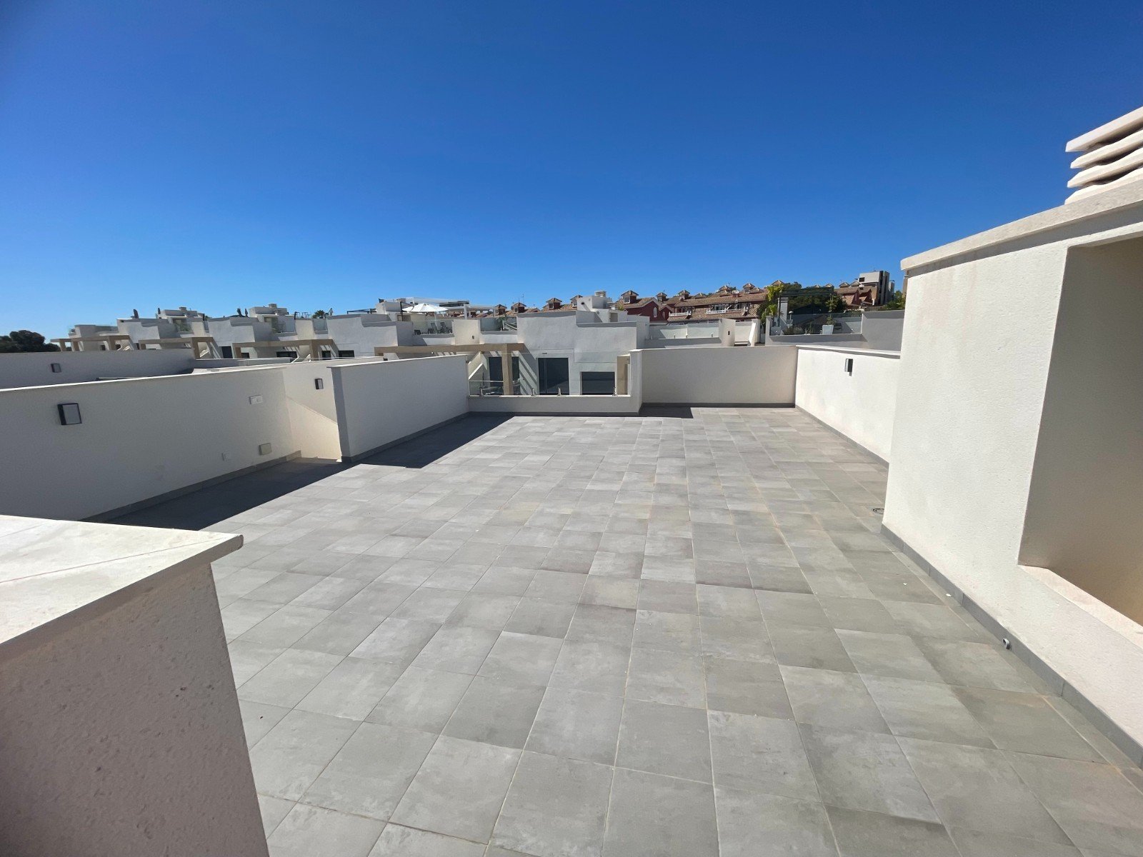   This South Facing, Two Bedroom, Top Floor Corner Apartment in Villamartin is located within a 10 minute walk of a main chain supermarket, JYSK furni