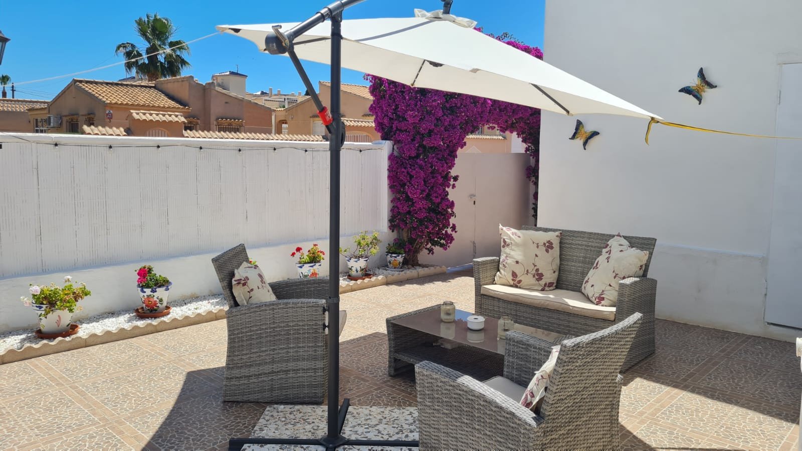 Nestled within the highly desirable residential area of La Florida, Orihuela Costa, this beautifully maintained detached villa offers the perfect co