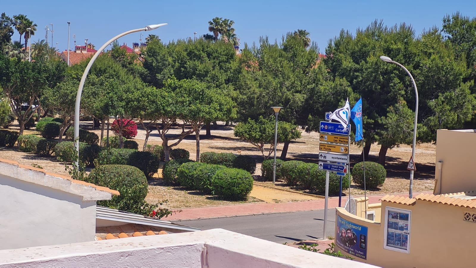 Nestled within the highly desirable residential area of La Florida, Orihuela Costa, this beautifully maintained detached villa offers the perfect co