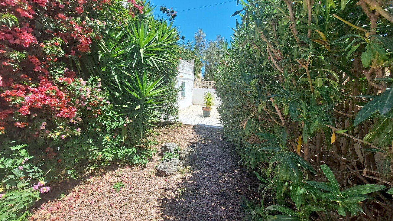 This charming south-west facing, detached villa, sits on a 437 m² plot and boasts a large private swimming pool, along with generous outdoor space d