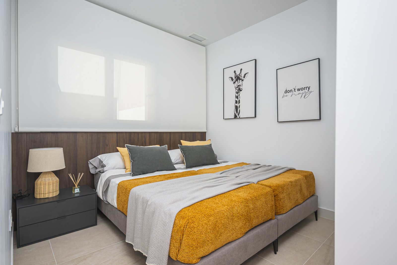 Diese wunderschöne Neubauvilla in Los Balcones Torrevieja bietet die fantastische Gelegenheit, ein modernes, mediterranes Zuhause in ruhiger