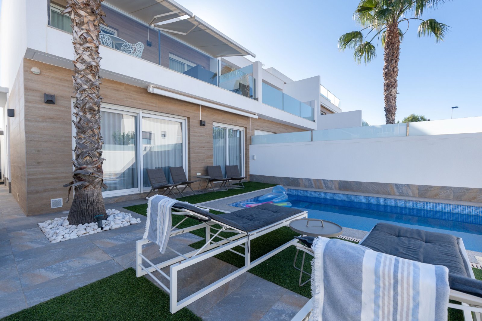  Dieses freistehende Chalet befindet sich in der charmanten Gemeinde San Pedro del Pinatar und bietet eine einzigartige Gelegenheit, das Leben an der 