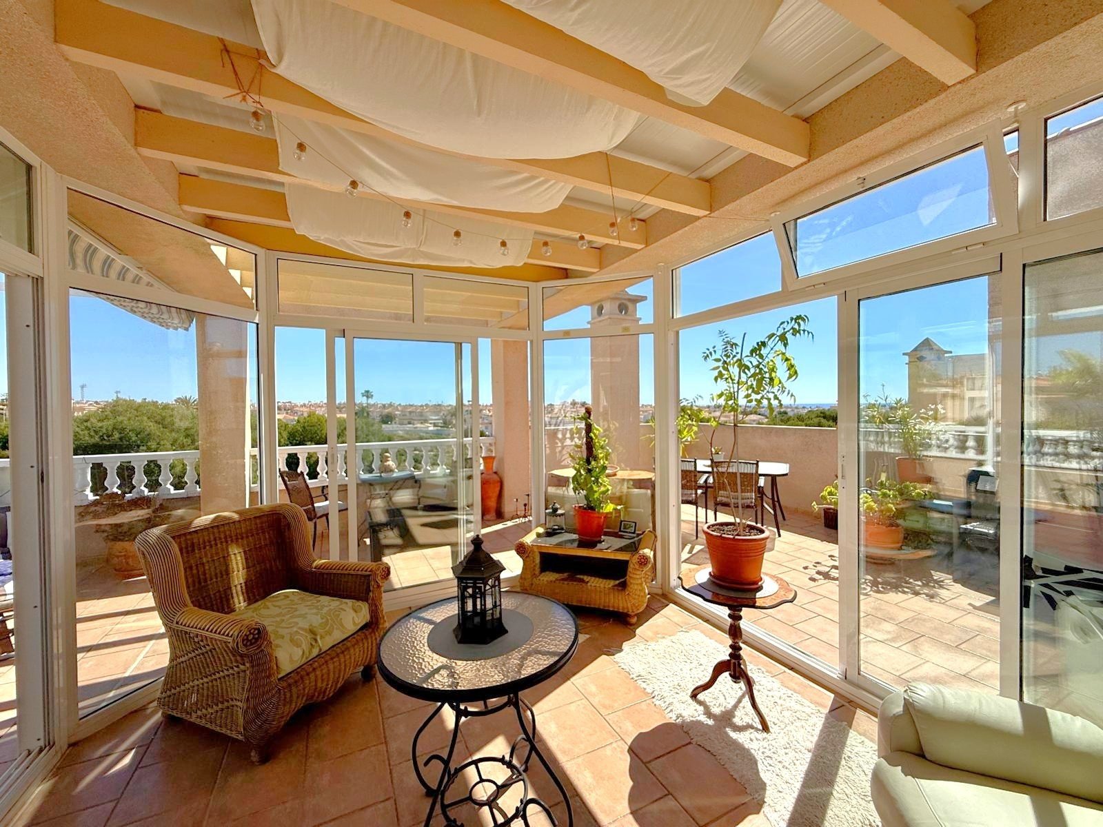 Duplex penthouse located in the prestigious gated complex of Miraflores.
A nice entrance hall distributes into 2 double bedrooms and a fam