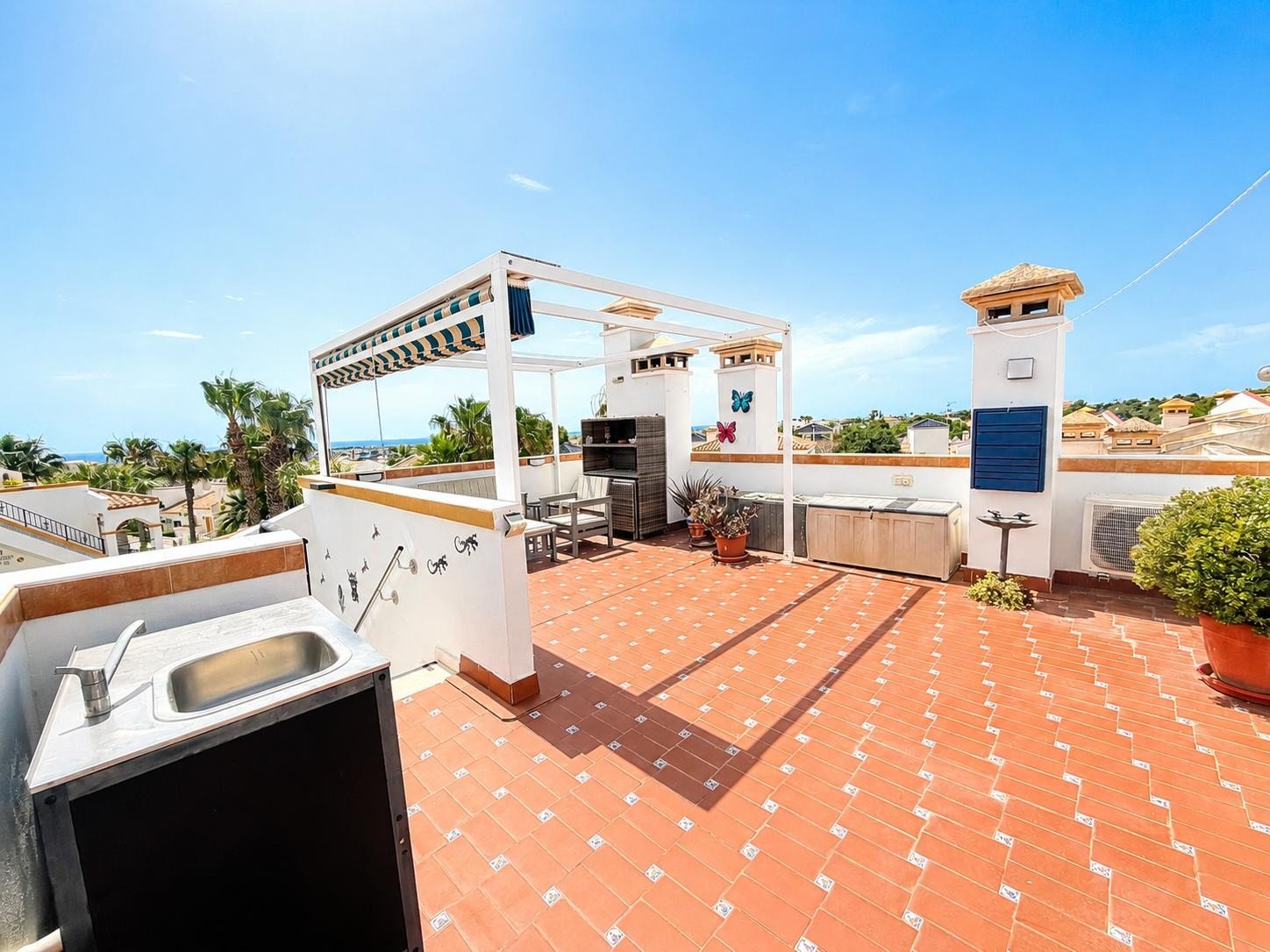   Welcome to this beautifully presented 2-bedroom, 2-bathroom first floor apartment, ideally situated in the highly desirable area of Los Dolses, perf