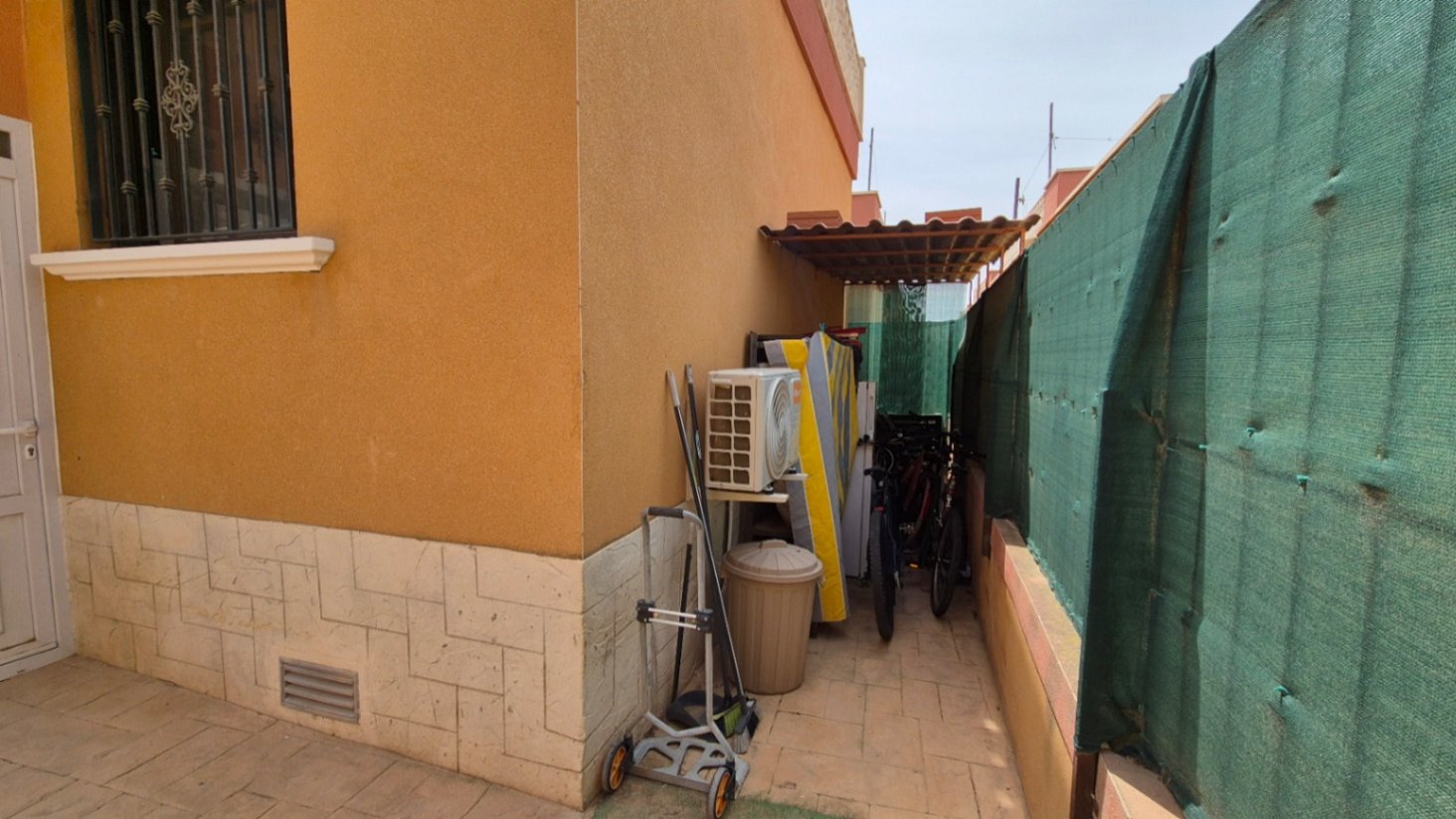 Charmante 2-Schlafzimmer-Villa in Aguas Nuevas, Sektor 25 - Torrevieja

Diese reizende, nach Südosten ausgerichtete, unabh
