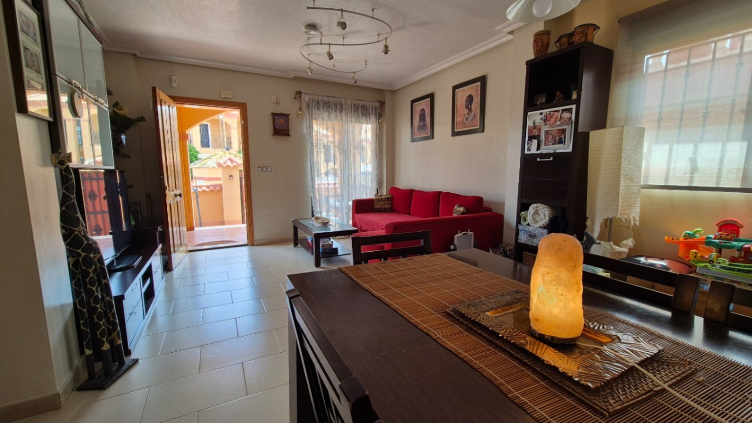Charmante 2-Schlafzimmer-Villa in Aguas Nuevas, Sektor 25 - Torrevieja

Diese reizende, nach Südosten ausgerichtete, unabh