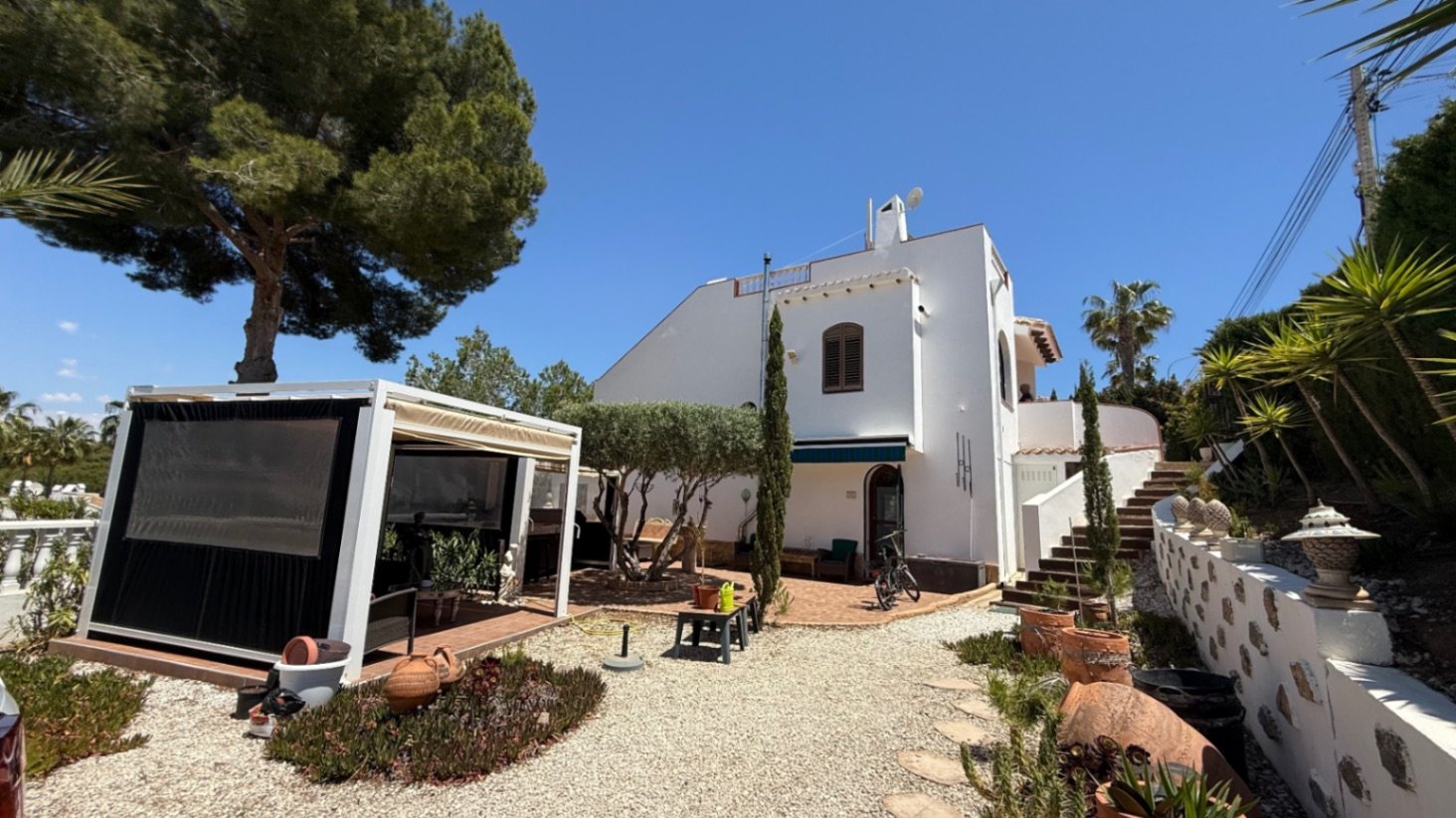Charmantes Einfamilienhaus in Orihuela CostaDieses atemberaubende Einfamilienhaus in der malerischen Stadt Orihuela, Alicante, bietet ein außergewöhn