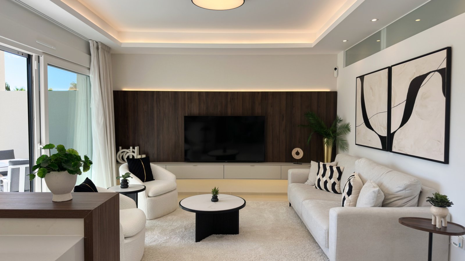 Genießen Sie erstklassigen mediterranen Lifestyle in dieser ultramodernen, 2024 erbauten Wohnung in Ciudad Quesada. Das energieeffiziente Objekt bes