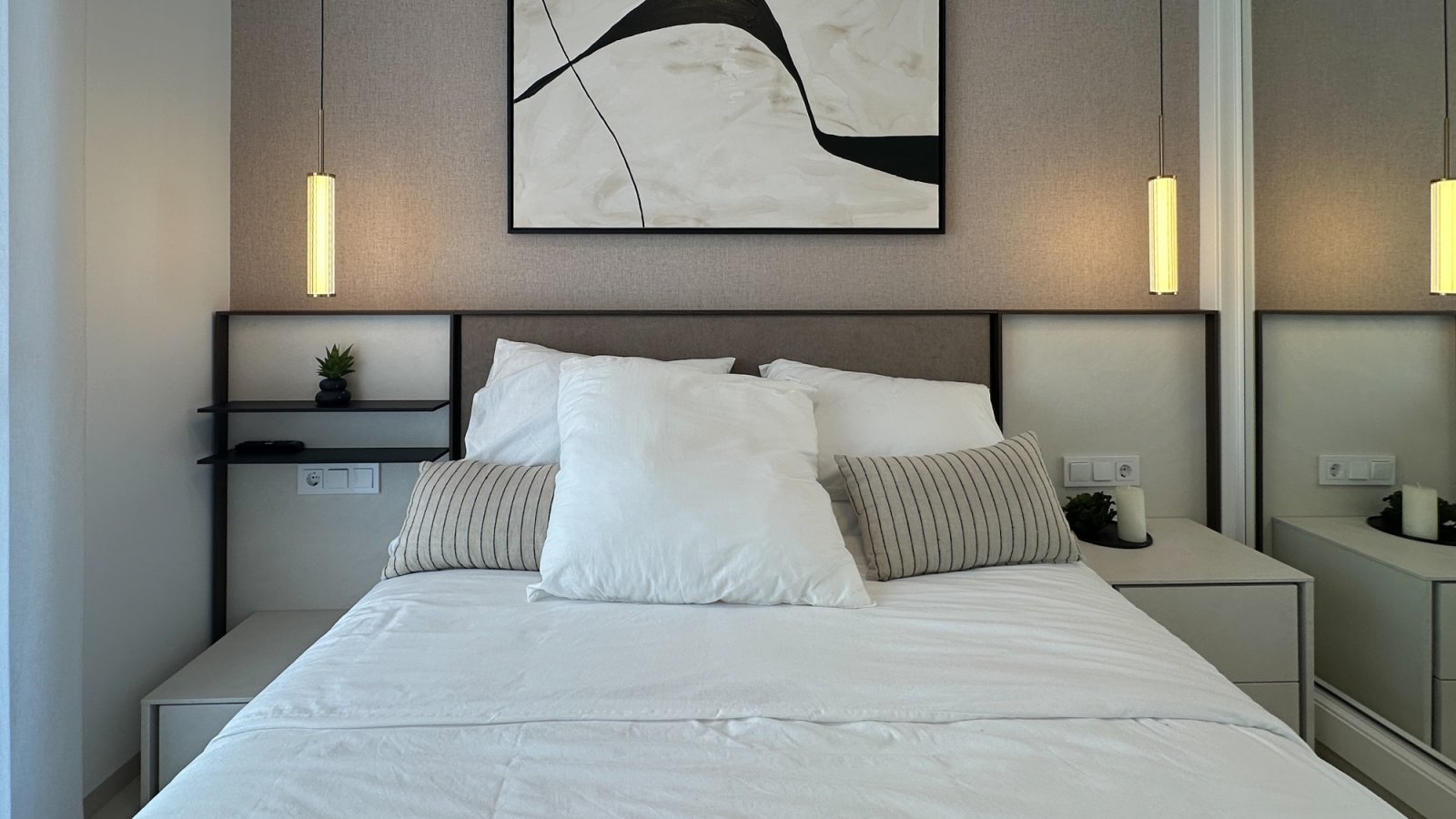 Genießen Sie erstklassigen mediterranen Lifestyle in dieser ultramodernen, 2024 erbauten Wohnung in Ciudad Quesada. Das energieeffiziente Objekt bes