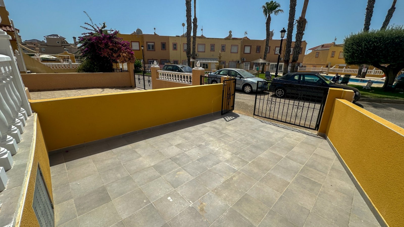 Komplett renovierte Immobilie mit 2 Schlafzimmern in Südlage in La Regia, Cabo Roig. Willkommen in dieser makellosen, komplett renovierten Immobilie