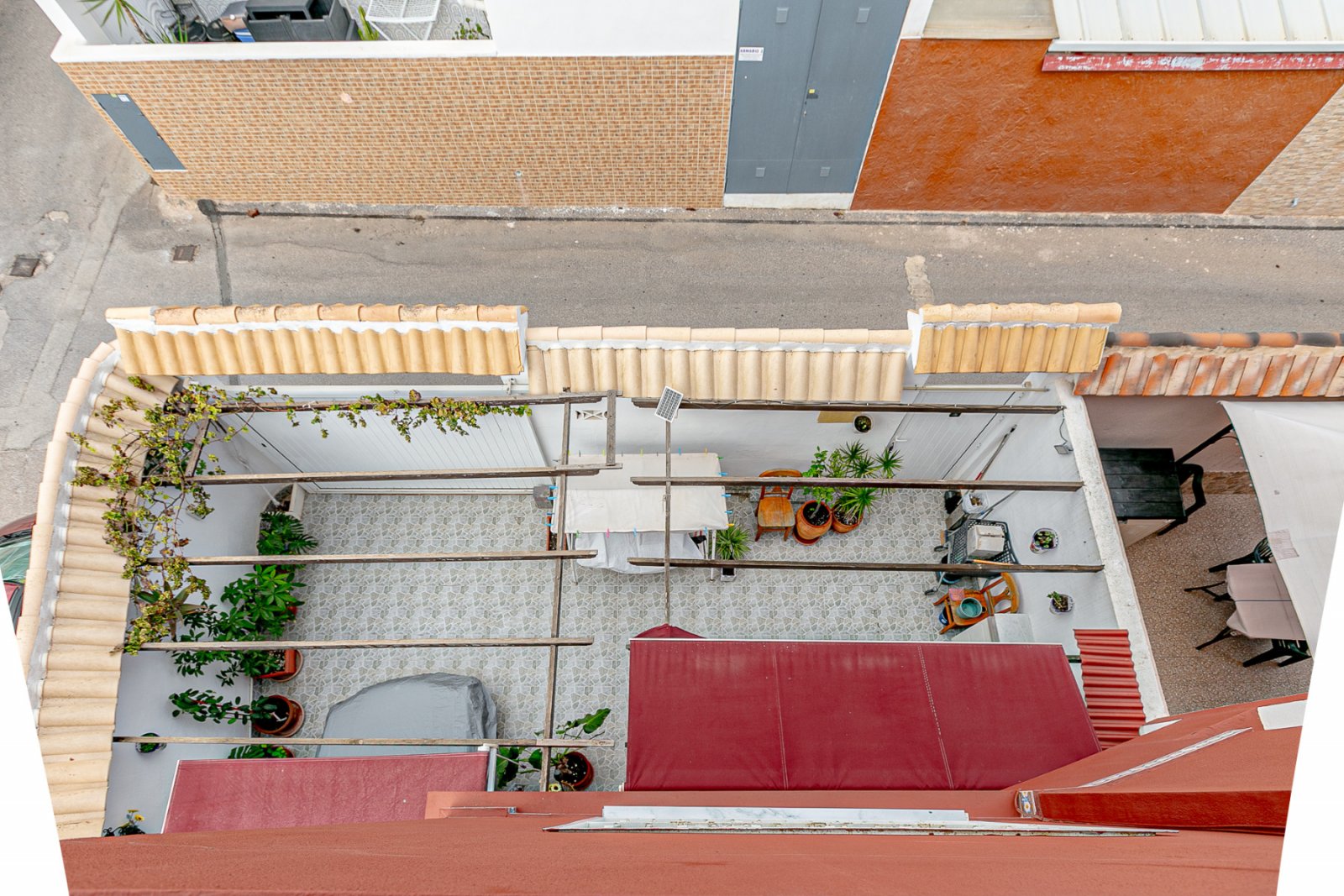 Dieses wunderschöne Eck-Quadhaus mit 85 m² Wohnfläche vereint Komfort, Stil und Funktionalität – ideal als ganzjähriger Wohnsitz oder als Ferienhaus