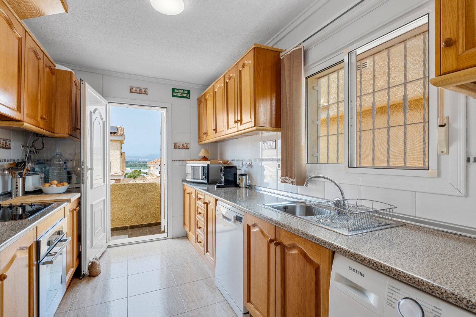Detached villa with private pool for sale near Alicante | Quiet villa neighborhood | Costa Blanca
Palmhouses proudly presents this excell