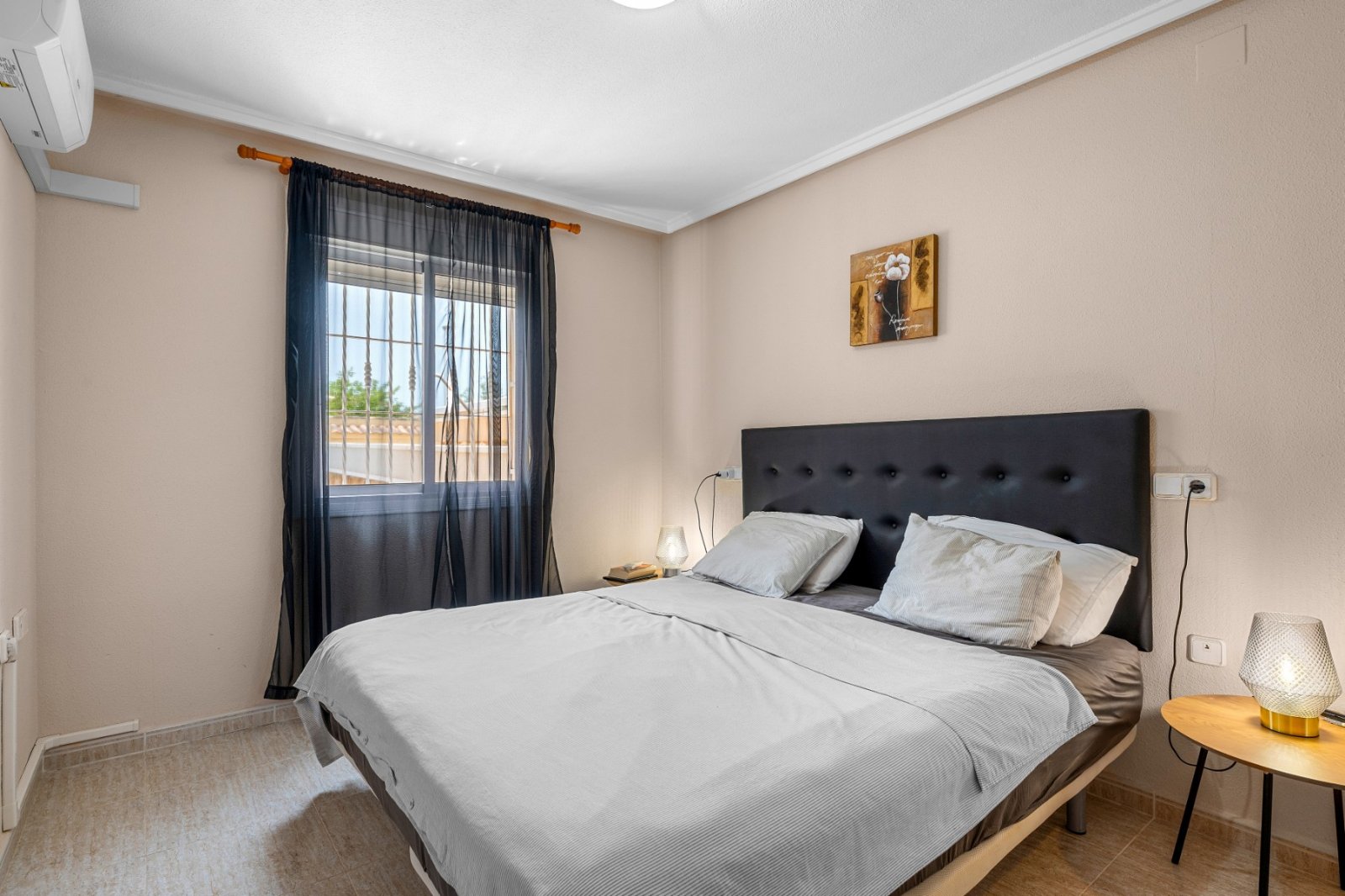 Detached villa with private pool for sale near Alicante | Quiet villa neighborhood | Costa Blanca
Palmhouses proudly presents this excell