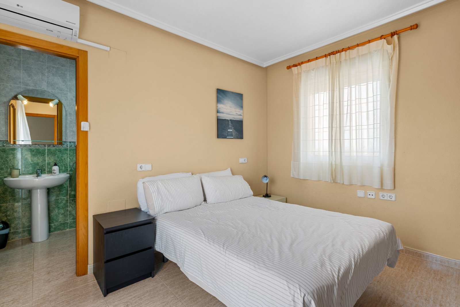 Detached villa with private pool for sale near Alicante | Quiet villa neighborhood | Costa Blanca
Palmhouses proudly presents this excell