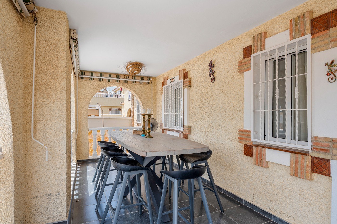 Detached villa with private pool for sale near Alicante | Quiet villa neighborhood | Costa Blanca
Palmhouses proudly presents this excell