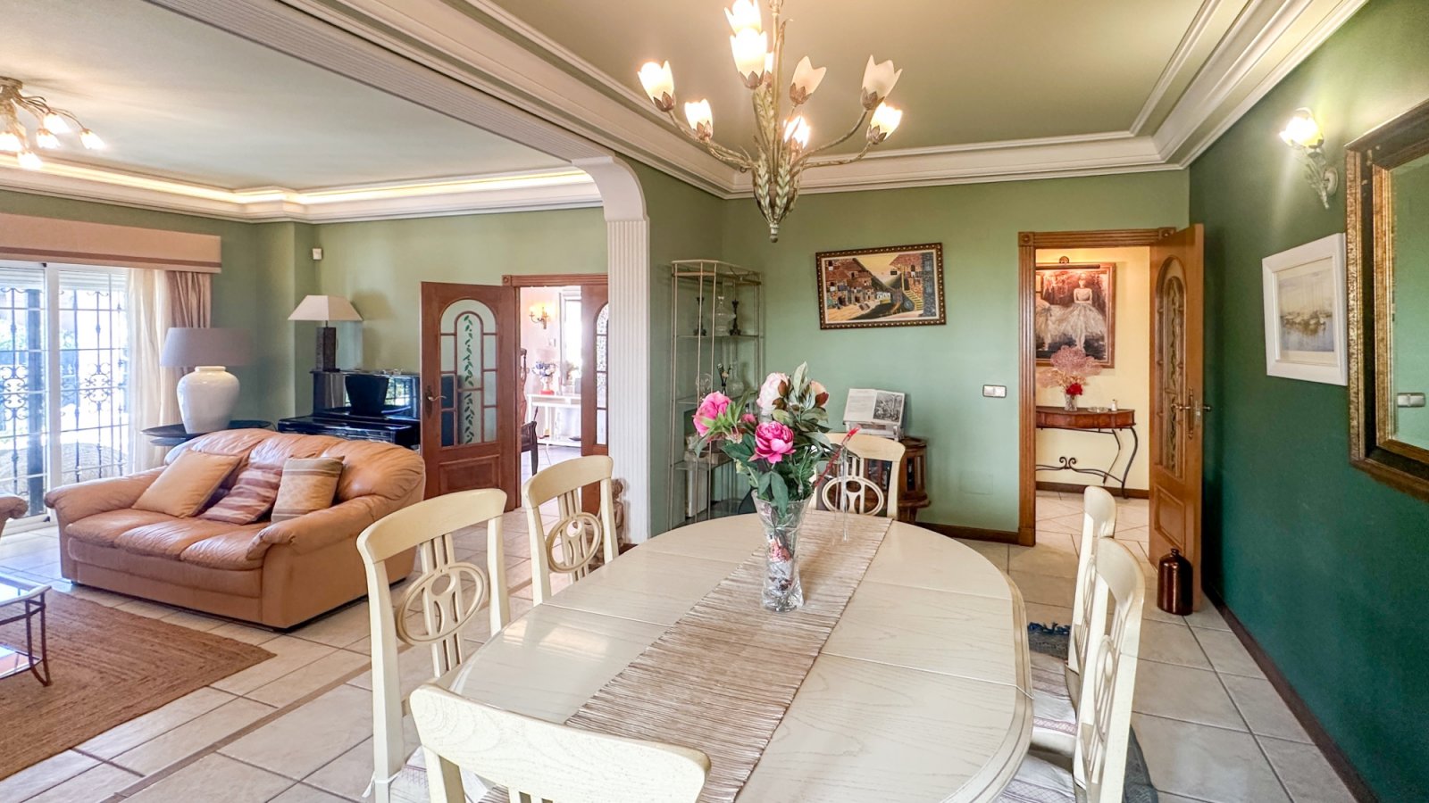 Freistehende Villa im mediterranen Stil, nur 180 Meter vom Strand von La Mata entfernt, Mit Meerblick, in einer der begehrtesten Gegende