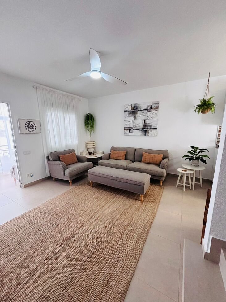 BEAUTIFULLY RENOVATED HOME WITH SUNNY PRIVATE GARDEN IN ORIHUELA COSTA
Property Overview
We are delighted to present this beauti